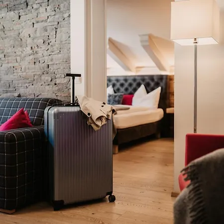 Happy Hotel 4*