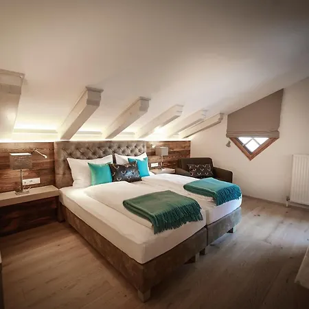 Happy Hotel 4*
