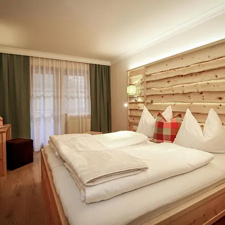 Happy Hotel